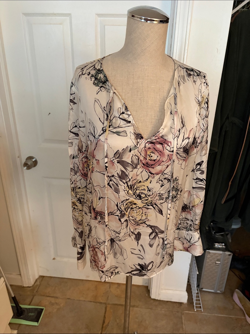 White House Black Market Cream Floral Tie-Neck Blouse with Pink & Yellow Accents